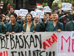 Protes Bayar UKT Via Pinjol, Mahasiswa ITB Geruduk Gedung Rektorat