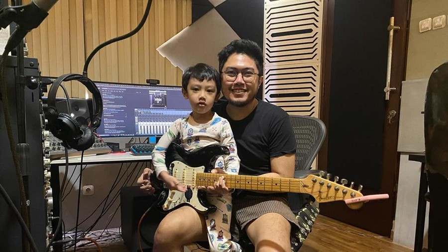 Angger Dimas dan anaknya mendiang Dante