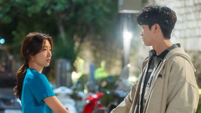 Sinopsis Doctor Slump dibintangi Park Shin-hye dan Park Hyung-sik yang jadi dokter dengan permasalahan hidup masing-masing.