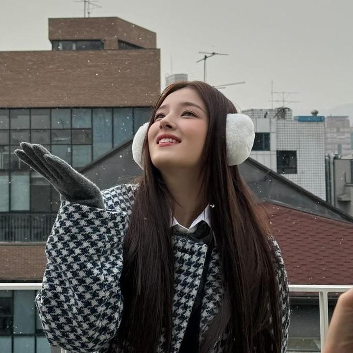 <p>Nancy Jewel McDonnie lulus dari Hanlim Multi Art School pada 9 Februari 2018, dengan konsentrasi pada Departemen Musikal. Pada 20 Maret 2019, ia mengganti nama Korea legalnya menjadi Lee Geu-roo dari Lee Seung-ri. (Foto: Instagram @nancyjewel_mcdonie_)</p>