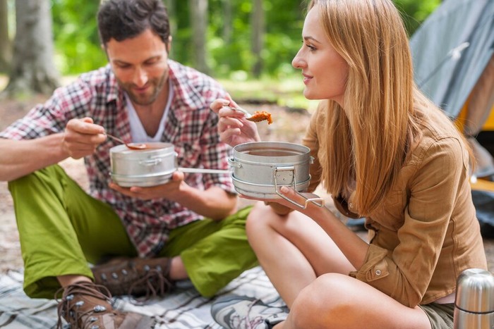 Tips Camping Bareng Teman saat Musim Hujan, Tetap Safety!