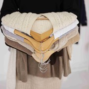 4 Jenis Pakaian yang Perlu Disimpan dengan Cara Digantung, Agar Tetap Awet Maksimal!