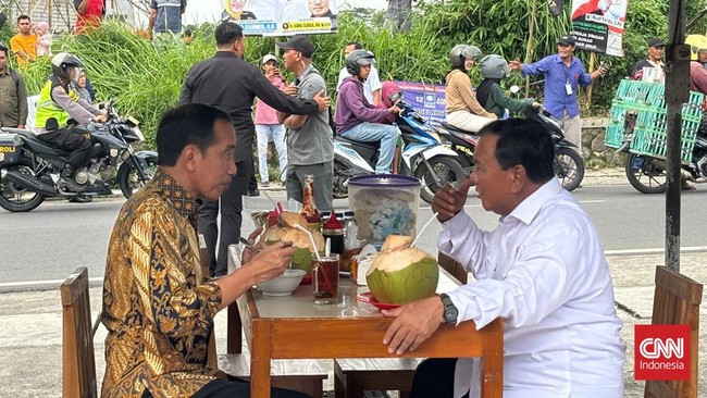 Presiden Jokowi mengucapkan selamat kepada capres nomor urut 2 Prabowo Subianto usai unggul dalam hasil quick count atau hitung cepat Pilpres 2024.