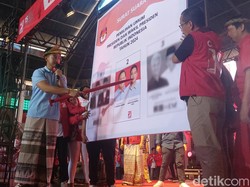Kaesang Kampanye PSI di Makassar, Bagikan Kaus Pecinta Samsul Indonesia