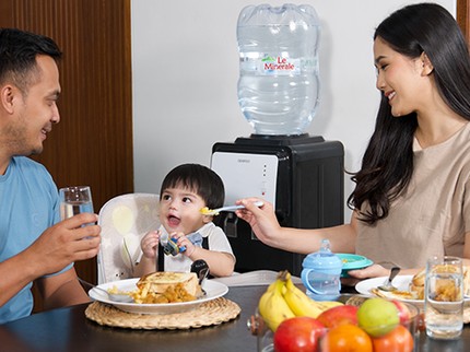 BPA Free dan Terjamin Higienis, Galon Le Minerale Penuhi Harapan Bunda