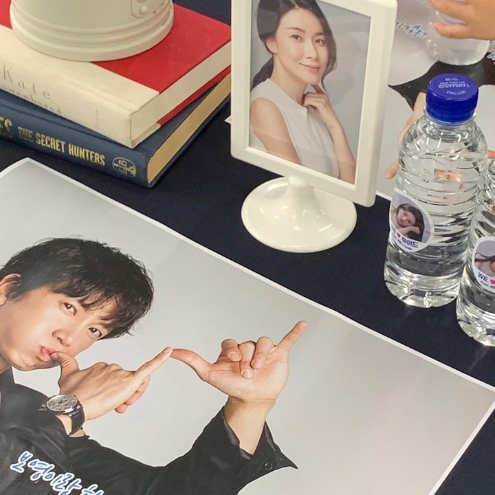 <p>Kedunya merupakan aktor dan aktris terkenal di Korea. Meski begitu, rumah tangga mereka jauh jauh gosip miring dan terkenal harmonis, lho. (Foto: Instagram @lee.b0.young)<br /><br /><br /></p>