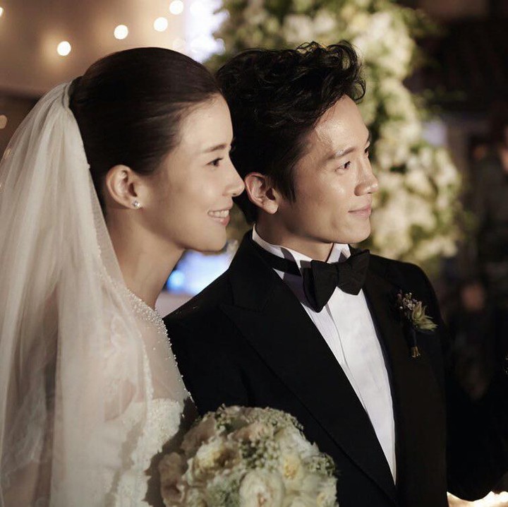 <p>Lee Bo Young dan Ji Sung juga salah satu pasangan Korea yang dicintai publik, Bunda. Keduanya menikah pada 27 September 2013 dan langgeng selama 11 tahun.(Foto: Instagram @justin_jisung)<br /><br /><br /></p>