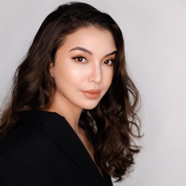 Unggah Foto Mesra Dengan Seorang Pria, Ini Sosok Kekasih Manohara?