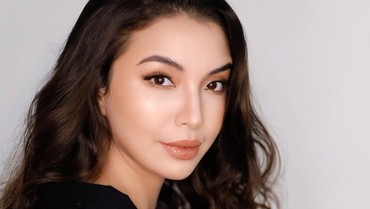 Unggah Foto Mesra Dengan Seorang Pria, Ini Sosok Kekasih Manohara?