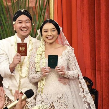 8 Momen Bahagia Pernikahan Anak Soraya Haque Nadia Soekarno & Kama Sukarno