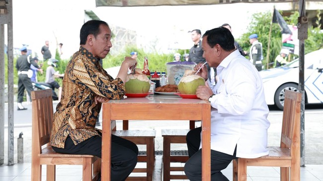 Calon presiden nomor urut 2 Prabowo Subianto menargetkan pertumbuhan ekonomi mencapai minimal 8 persen jika ia terpilih dalam Pilpres 2024.