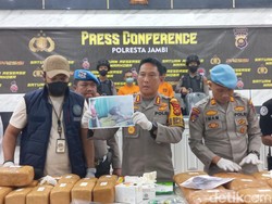 Pengedar Sabu Bawa Pistol Makarov di Jambi Diciduk Polisi