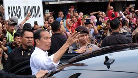 Danpaspampres Minta Warga Tak Agresif Foto Bareng Jokowi
