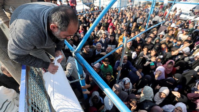 11 negara menyetop aliran dana ke badan bantuan PBB untuk pengungsi Palestina (UNRWA) usai sejumlah staf diduga terlibat serangan Hamas 7 Oktober lalu ke Israel