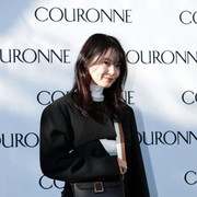 Tetap Stylish Saat Musim Hujan, Yuk Contek Gaya Menawan OOTD Para Aktris Korea Ini!