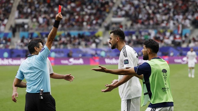 Kemenangan Yordania atas Irak di babak 16 besar Piala Asia 2023 diwarnai keputusan kontroversial dari wasit Alireza Faghani asal Australia, Senin (29/1).