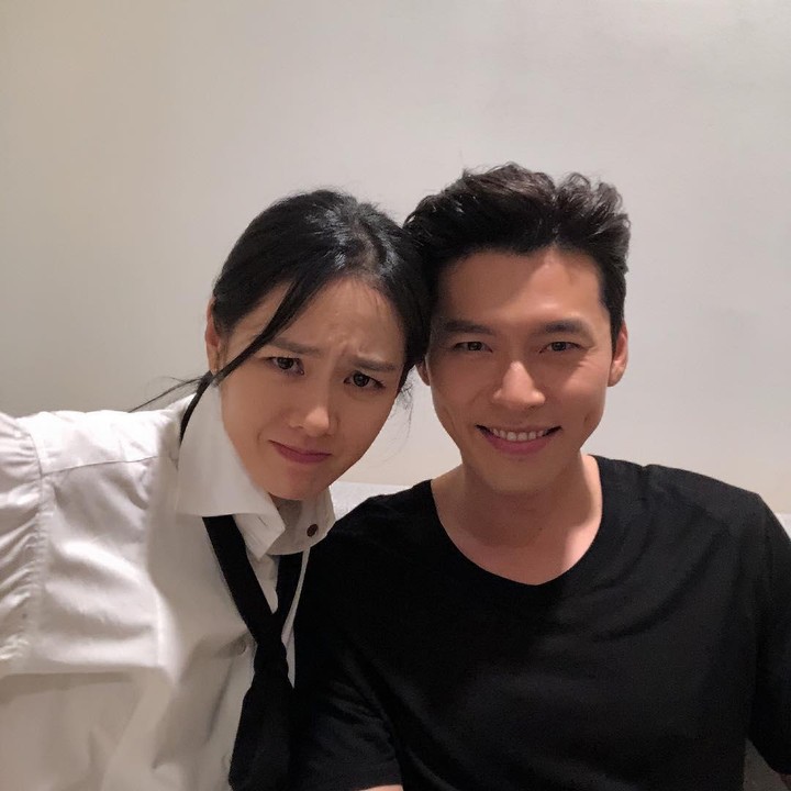 <p>Ya, hubungan mereka dimulai dari cinta lokasi dalam drakor CLOY. Dalam satu momen, Son Ye Jin pernah mengatakan bahwa sang suami adalah cinta pertamanya, Bunda. (Foto: Instagram @yejinhand)<br /><br /><br /></p>