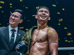 One Championship: Superlek Pertahankan Gelar Kickboxing