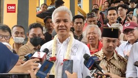 VIDEO: Ganjar soal Salam 4 Jari: Siapa Tahu Nomor 3 Satu Putaran