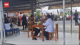 VIDEO: Momen Jokowi-Prabowo Makan Bakso Usai Resmikan Gedung Akmil