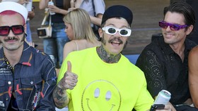 Adrian Appiolaza Jadi Direktur Kreatif Moschino yang Baru