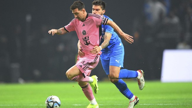Al Hilal menunjukkan kualitas mereka sebagai tim kuat. Mereka sukses mengalahkan tim Lionel Messi dan Cristiano Ronaldo dalam waktu berdekatan.