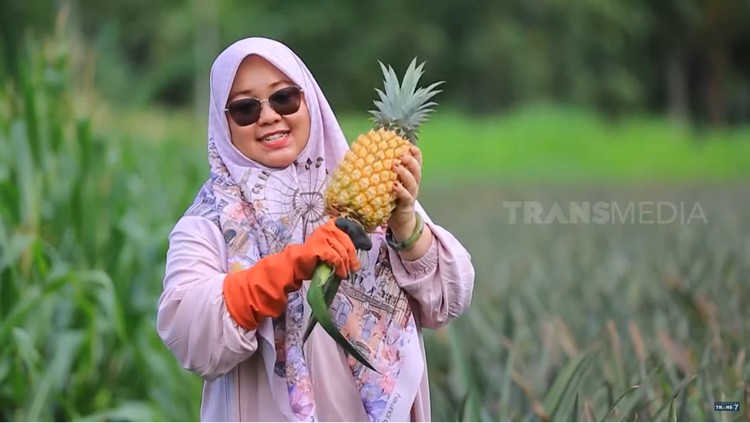 Azizah pengusaha minuman nanas dari Blitar