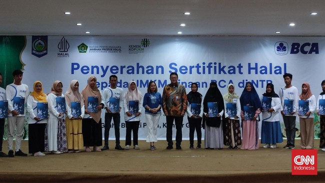 PT Bank Central Asia Tbk alias BCA memberikan lebih dari 1.000 sertifikat halal gratis kepada pelaku usaha mikro, kecil, dan menengah (UMKM) di Indonesia.