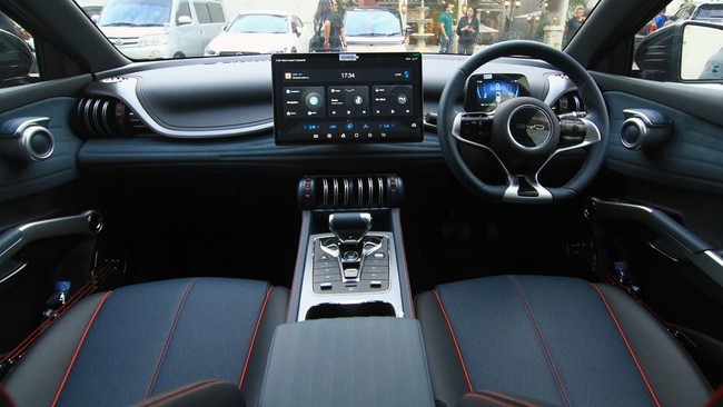 Bentuk unik fitur-fitur interior BYD Atto 3 terinspirasi dari alat-alat gym yang dipakai buat melatih otot.