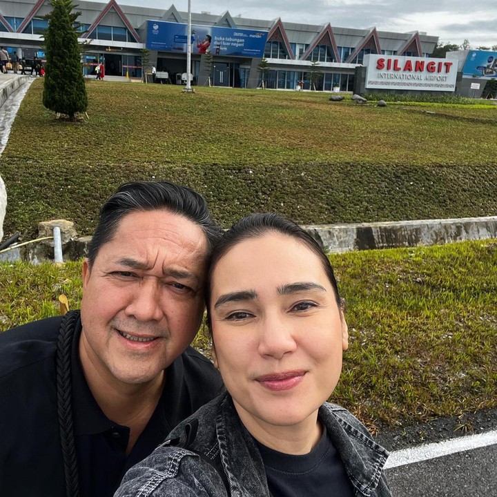 <p>Tiga tahun setelah bercerai, Feby menikah dengan Franky pada 22 Januari 2018. Mereka menggelar pesta pernikahan dengan konsep <em>outdoor</em> di kawasan Kemang, Jakarta Selatan. (Foto: Instagram @febyfebiola_ @frankysihombingz)</p>