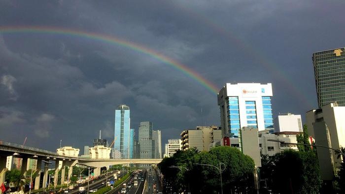 Muncul Fenomena Double Rainbow di Jakarta, Yuk Simak Penjelasannya!