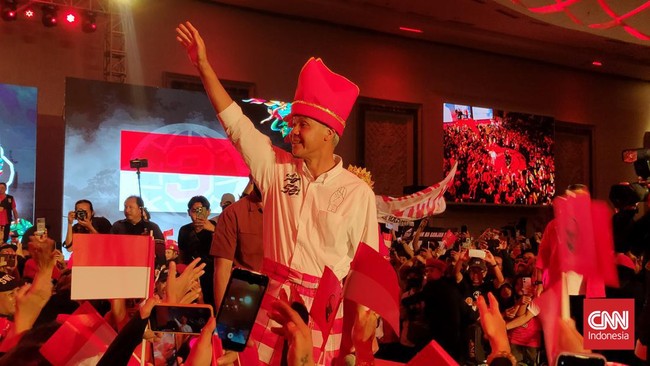Dalam kampanye di Makassar, Ganjar meminta para relawan dan simpatisan tak perlu gentar jika menghadapi berbagai intimidasi dan tekanan di lapangan.