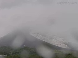 Merapi Muntahkan 2 Kali Awan Panas dalam 5 Menit Sore Ini