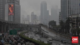 FOTO: Pekatnya Langit Jakarta, tapi Bukan karena Polusi