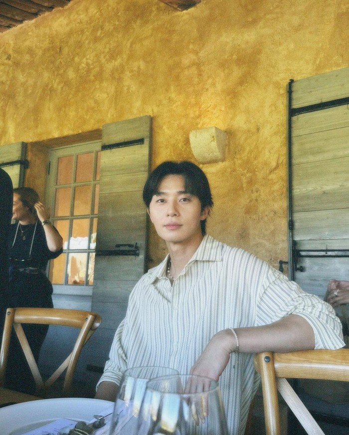 Park Seo Joon dengan 25,9 juta pengikut. Nama Park Seo Joon semakin melejit setelah membintangi 