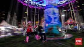 FOTO: Hiburan Merakyat di Pasar Malam Tengah Kota
