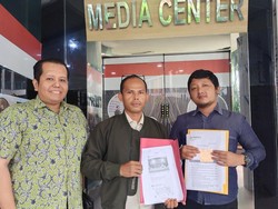 KPU, PPK, dan PPS Jember Dilaporkan ke Bawaslu Atas Dugaan Tidak Netral