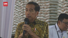 VIDEO: Jokowi Ungkap Alasan Bagi-Bagi Bansos ke Warga