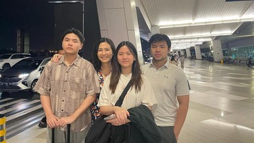 img-title Veronica Tan Pamer Foto Kangen dengan Anak yang Merantau, Putra Bungsu Disorot