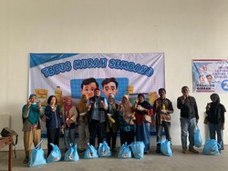 Relawan Gibran Gelar Tebus Murah 1.000 Sembako di Nganjuk