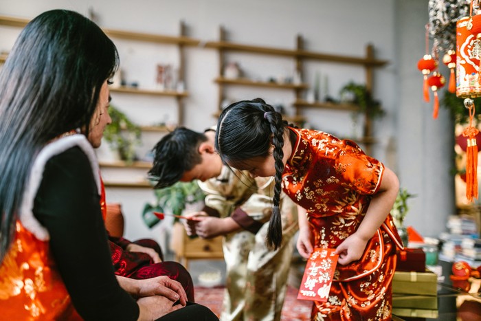 5 Fakta Menarik Angpau yang Jarang Orang Ketahui, Apa Saja?