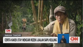 VIDEO: Cerita Kakek Utay Mencari Rezeki Jualan Sapu Keliling
