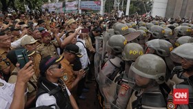 Usai Ricuh, Massa Apdesi Bubarkan Diri dari DPR