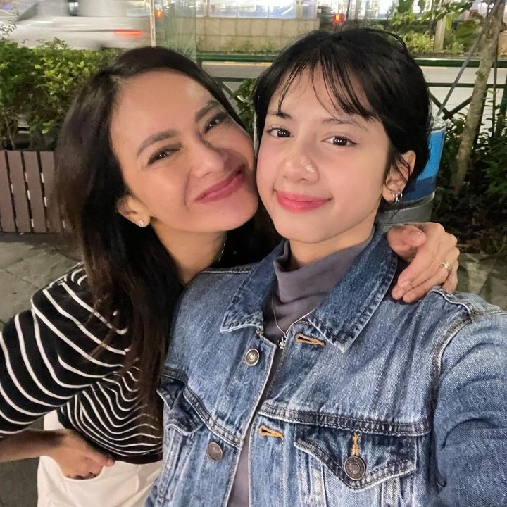 <p>Nah, si bungsu Tallula Malaika atau disapa Ulla kini berusia 16 tahun. Ulla yang baru saja merayakan ulang tahun ini duduk di bangku SMA. (Foto: Instagram @ersamayori)</p>