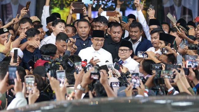 Juru Bicara Timnas AMIN Iwan Tarigan memastikan Anies Baswedan terhindar dari tabrakan beruntun rombongannya yang terjadi di Sumenep, Madura.