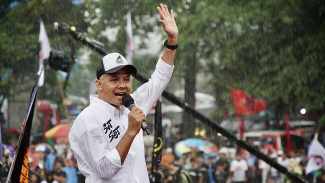 Capres nomor 3 Ganjar Pranowo menegaskan dirinya bersama Mahfud MD berkomitmen untuk meningkatkan sektor pendidikan Indonesia.