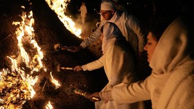 FOTO: Nyala Api Berselimut Misteri dari Agama Monoteisme Tertua