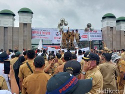 Apdesi Demo di Depan DPR, Lalin Gatsu Arah Slipi Ditutup