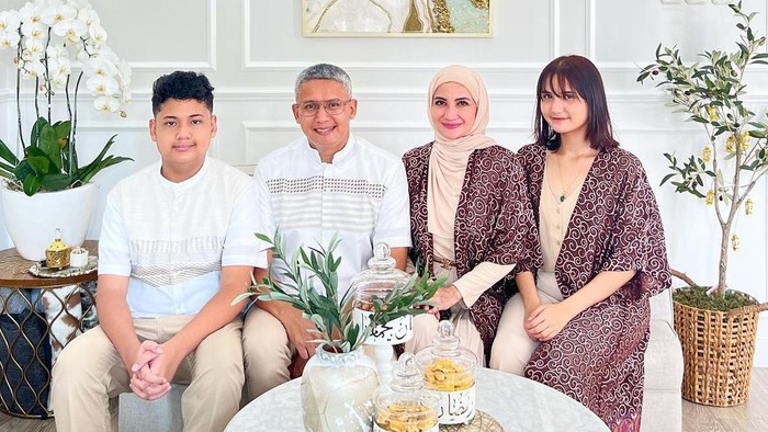 Natalie Sarah dan Keluarga