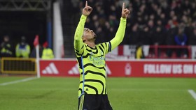 FOTO: Bungkam Nottingham, Arsenal Pepet Liverpool